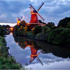 Zwillingsmühlen Greetsiel, abends