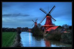 Zwillingsmühlen Greetsiel im Advent ....