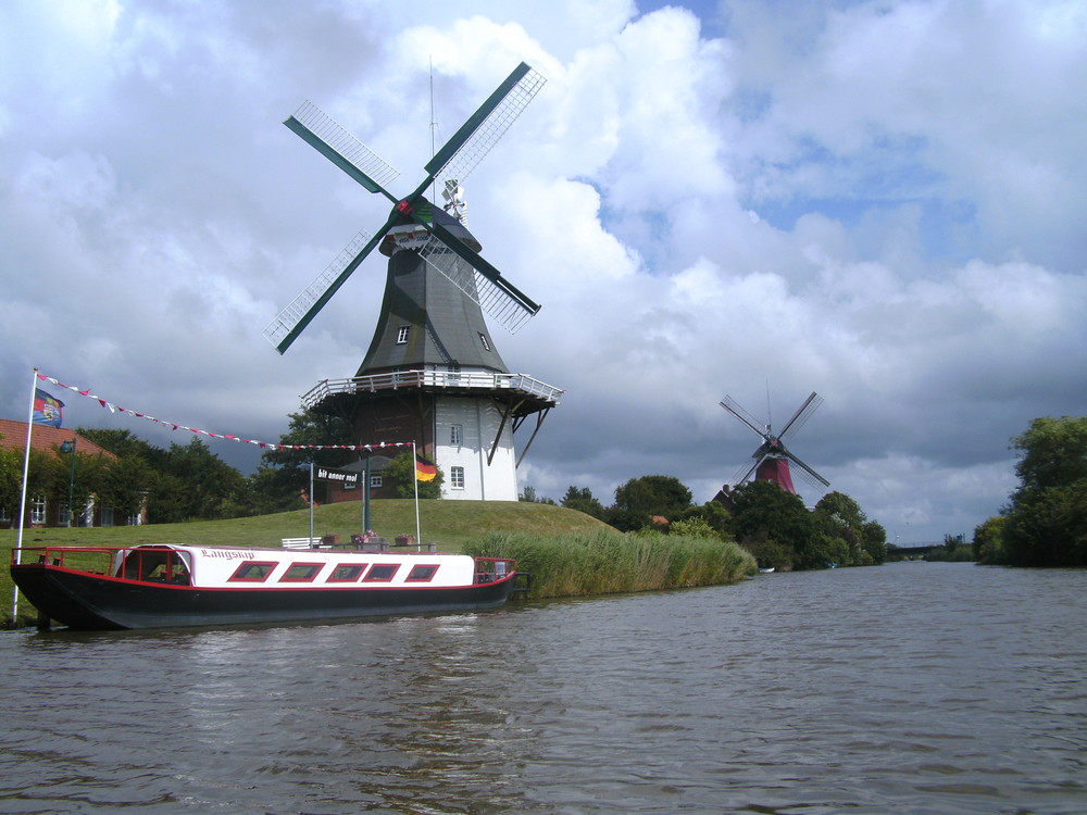 Zwillingsmühlen in Greetsiel an der Nordsee