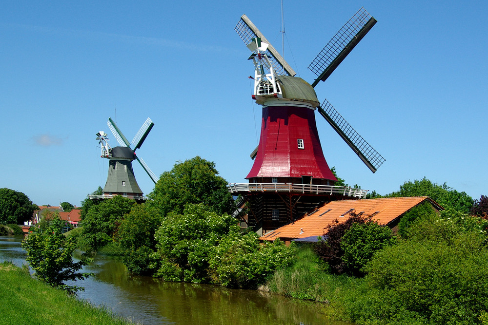 Zwillingsmühlen in Greetsiel / Krummhörn (Ostfriesland)