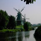 Zwillingsmühlen von Greetsiel in der Dämmerung