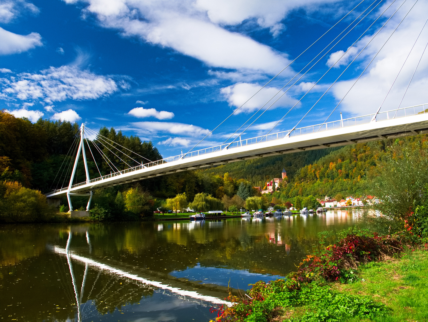 Zwingenberg von der Neckarbrücke zum Schloß