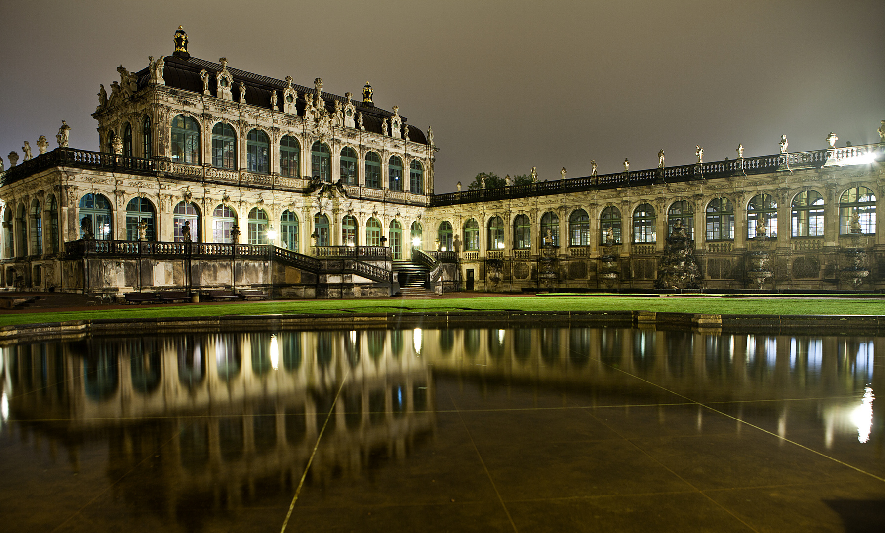 Zwinger at night...