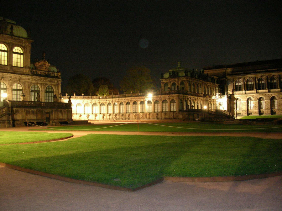 Zwinger at night