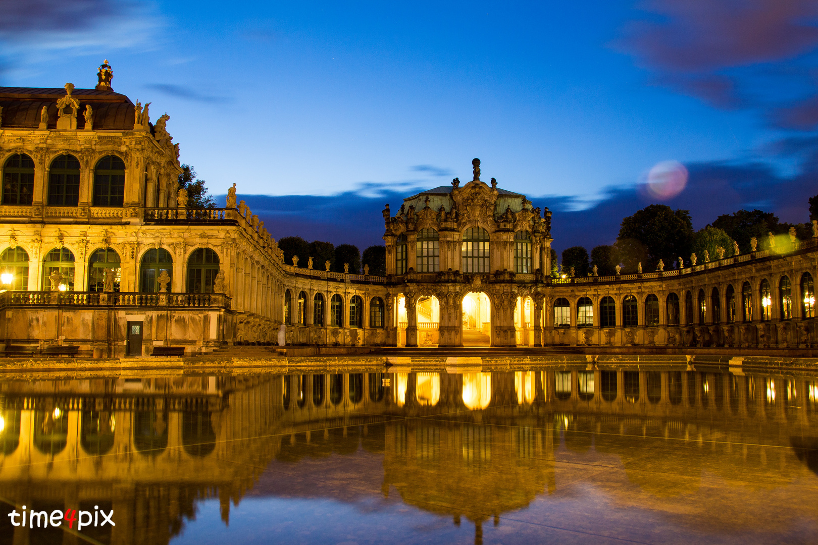 Zwinger bei Nacht