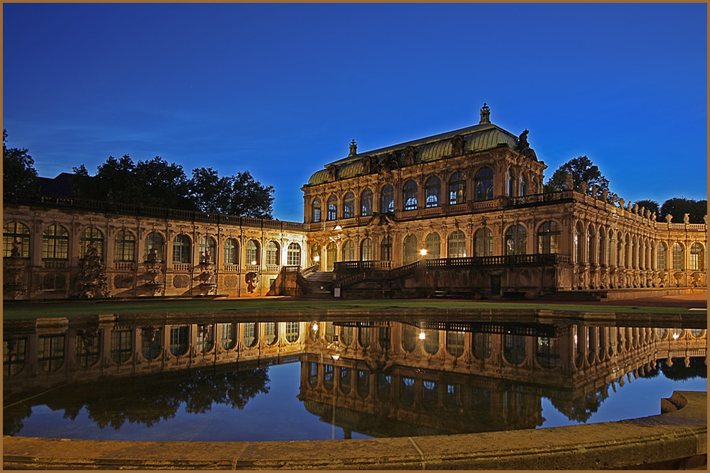 Zwinger bei Nacht