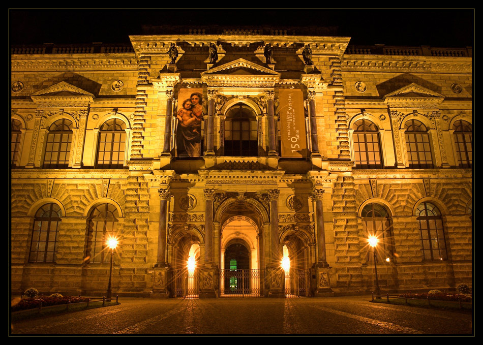 Zwinger bei Nacht