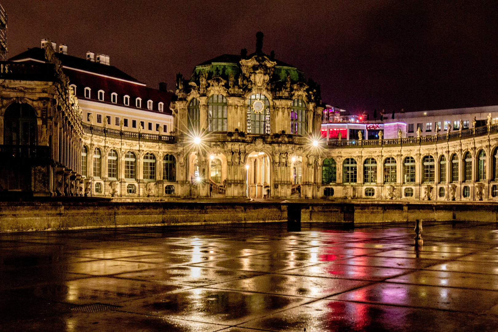 Zwinger bei Nacht