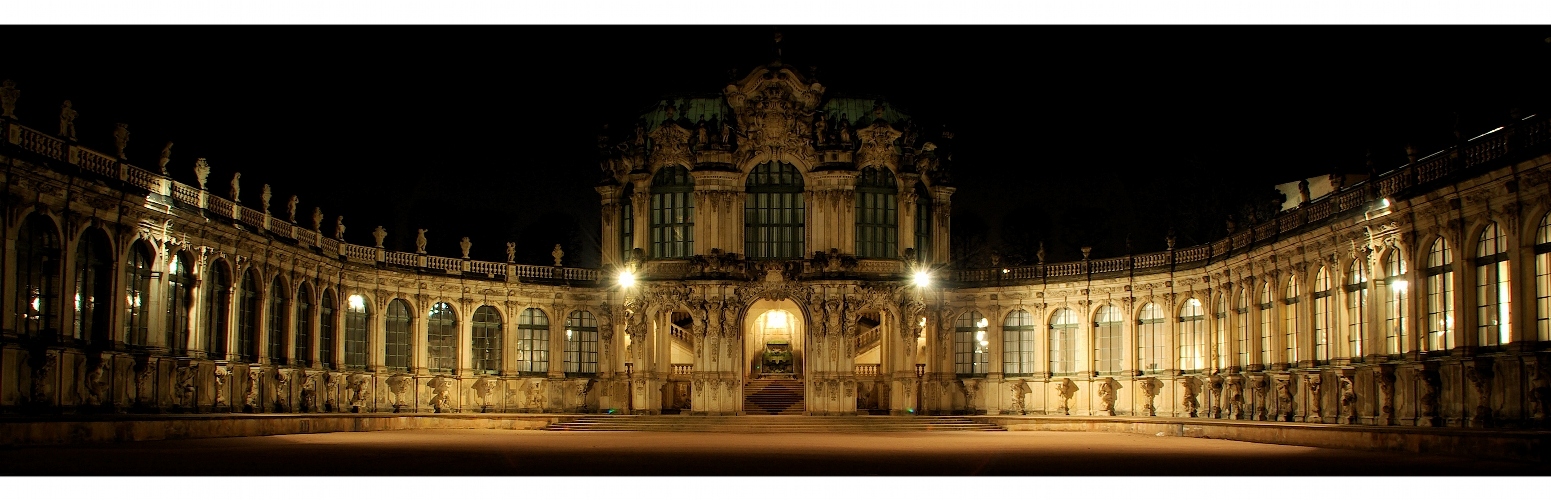 Zwinger bei Nacht