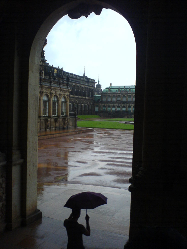 Zwinger bei Regen