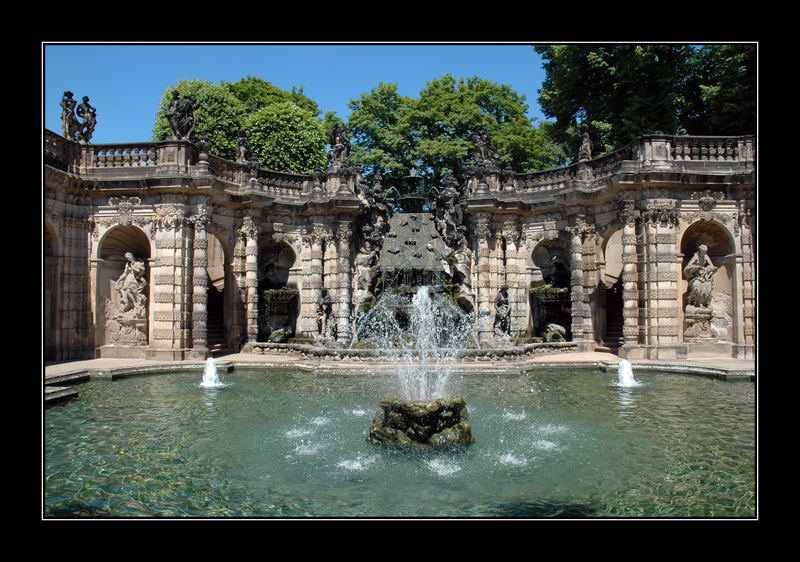 Zwinger - Brunnen am Nymphenbad