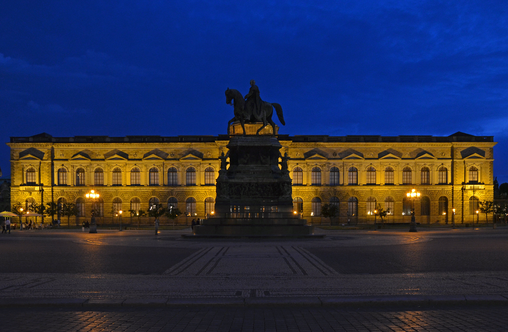 Zwinger by night