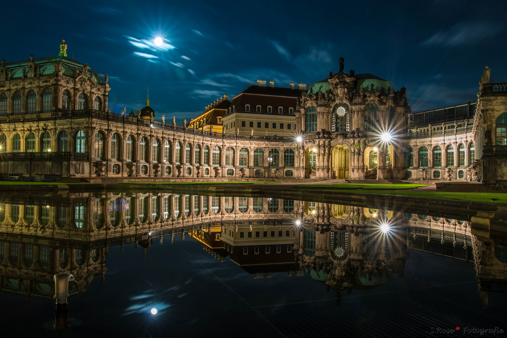 Zwinger Dresden bei Vollmond