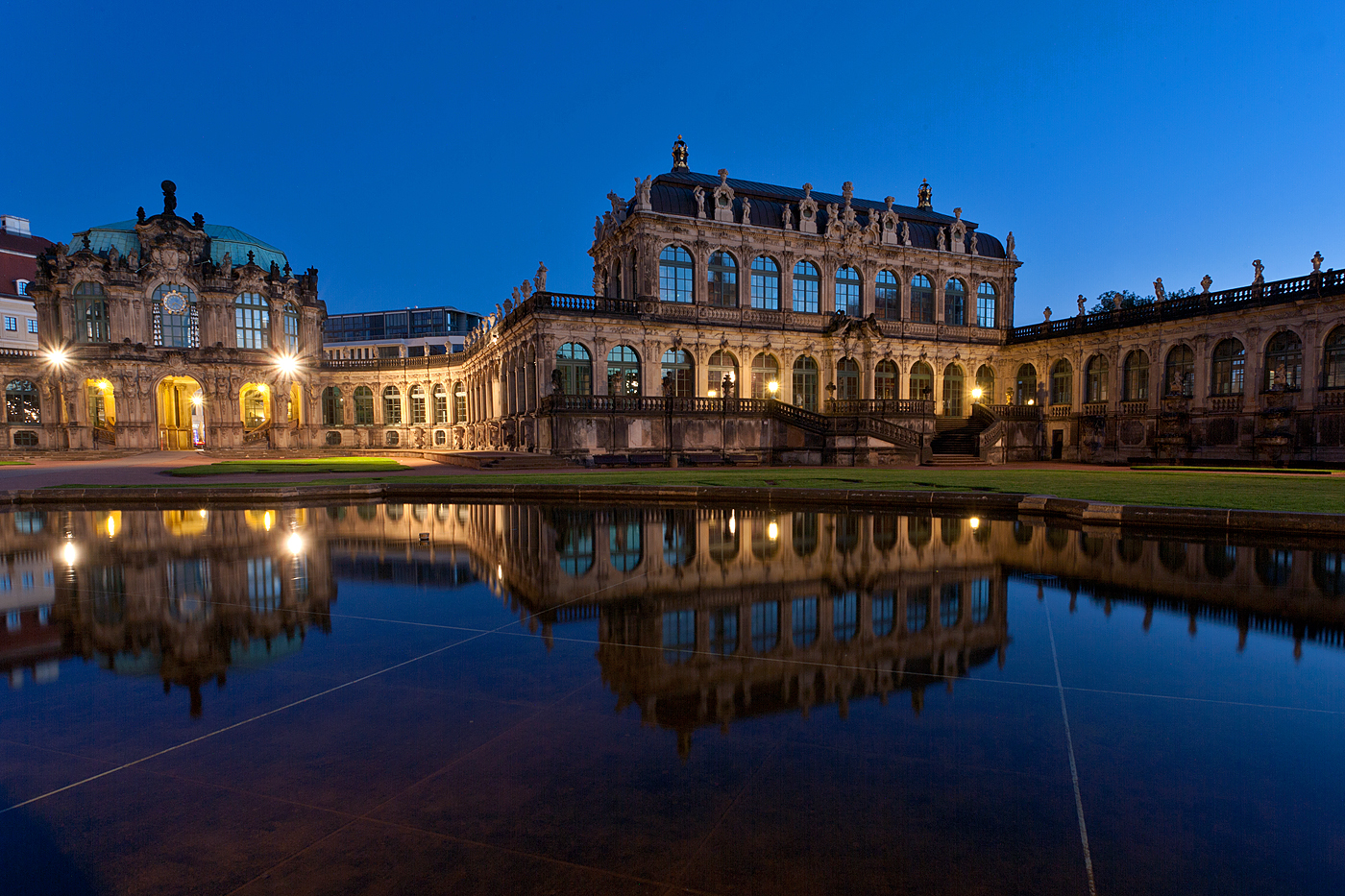 Zwinger Dresden, Glockenspielpavillon und Porzellansammlung