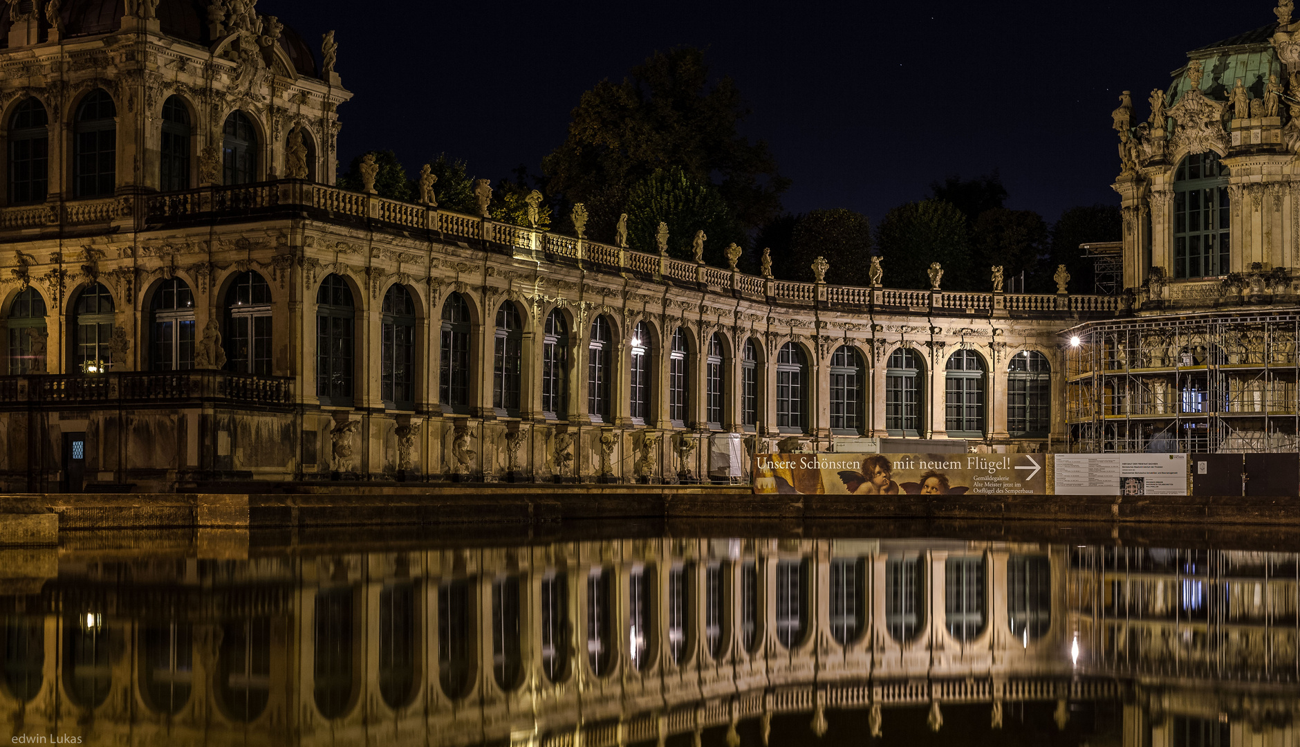 Zwinger gespiegelt