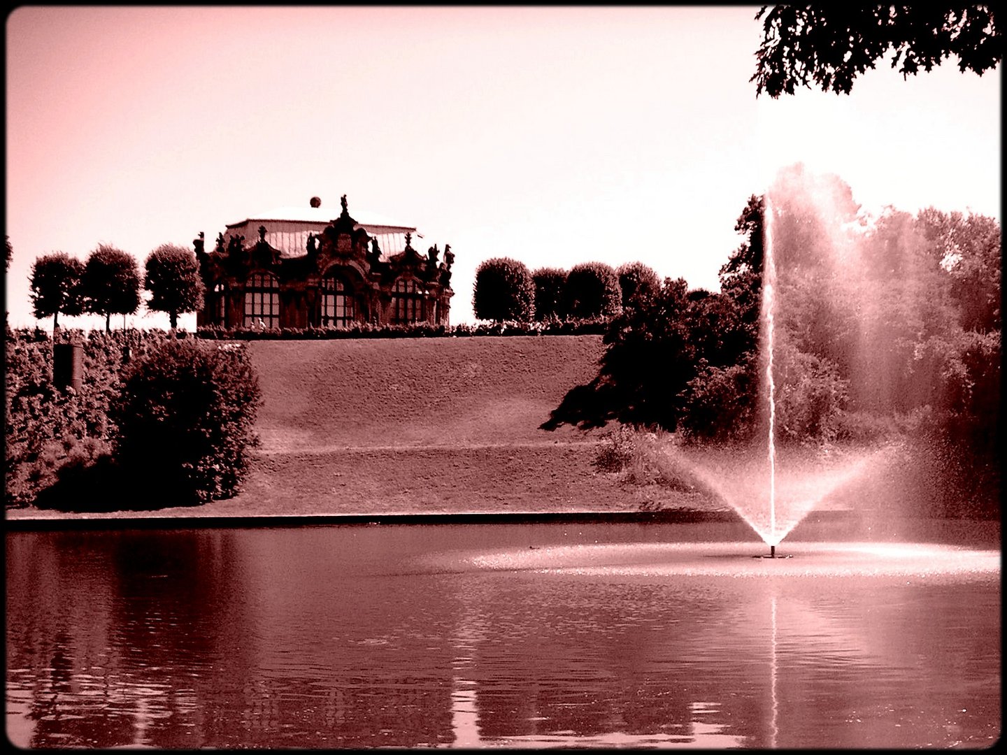 Zwinger mit Zwingerteich