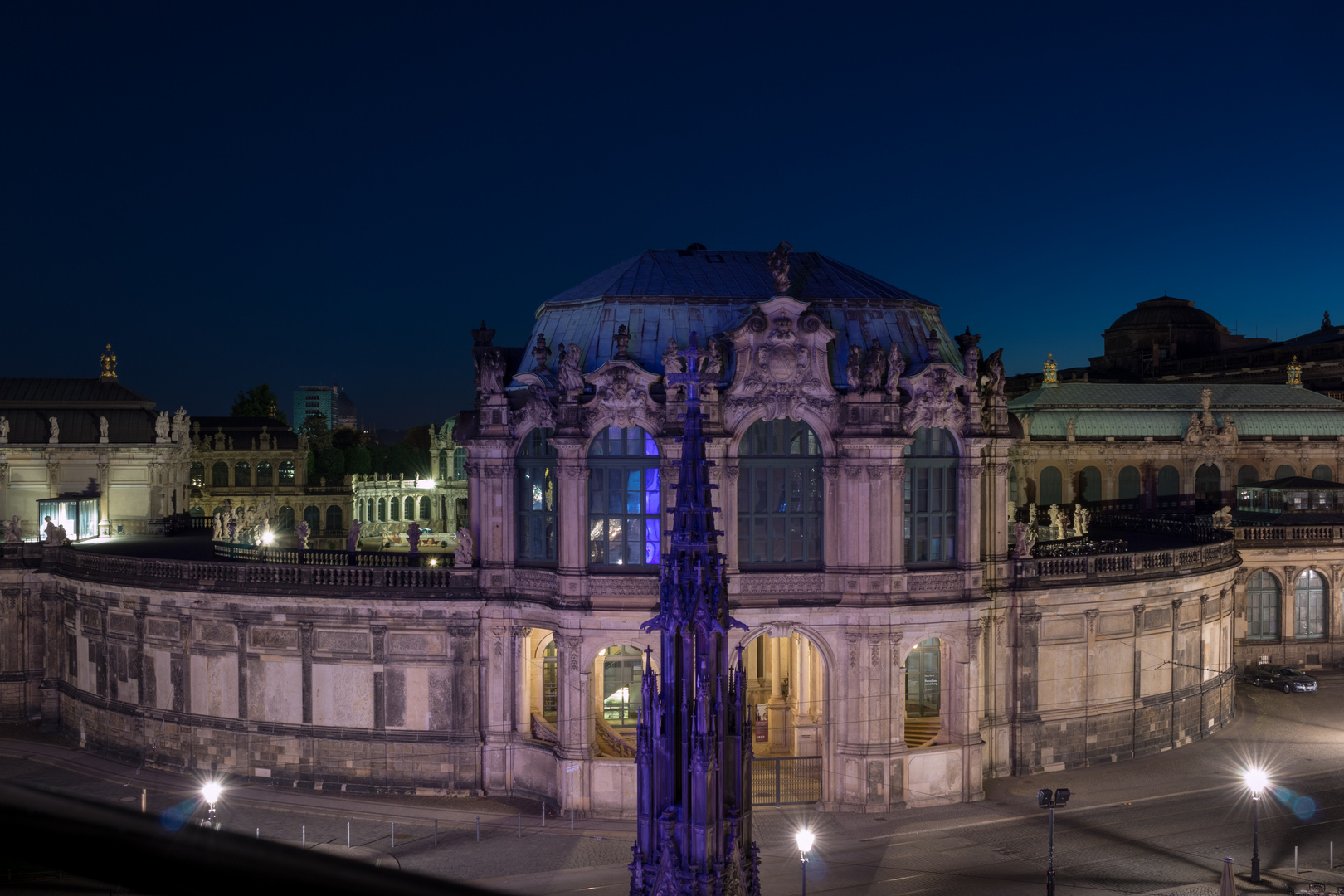 Zwinger und Cholerabrunnen zum Beginn der Blauen Stunde