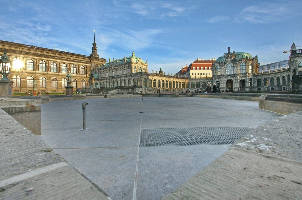 Zwinger V