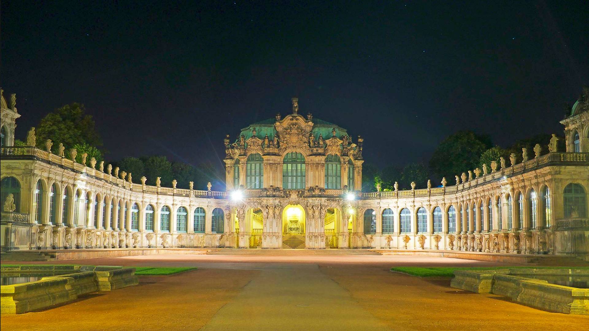 Zwingerbei Nacht und in HDR