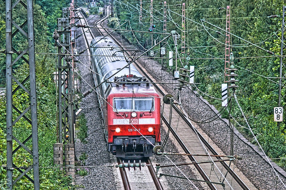 ... zwischen [Bf Zeche Zollverein Nord] und [Bf Essen-Altenessen]