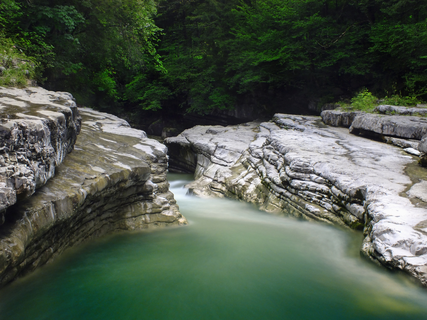 Zwischen den Felsen