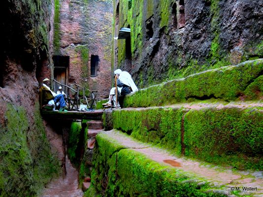 Zwischen den Felsenkirchen in Lalibela (2012)