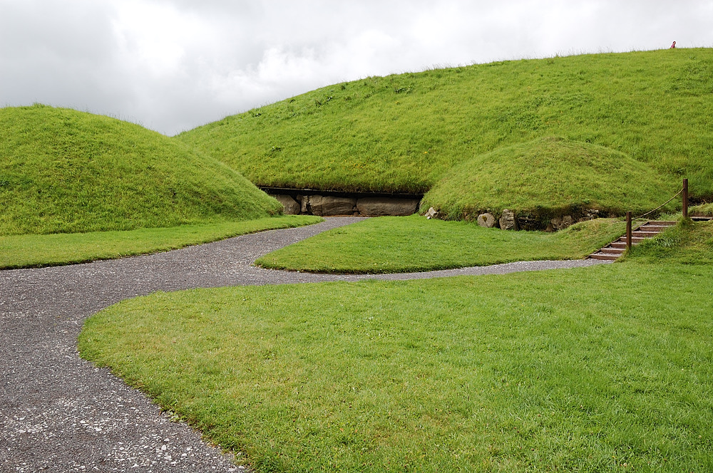 Zwischen den Grabhügeln von Knowth