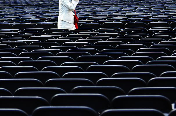 zwischen den Stühlen