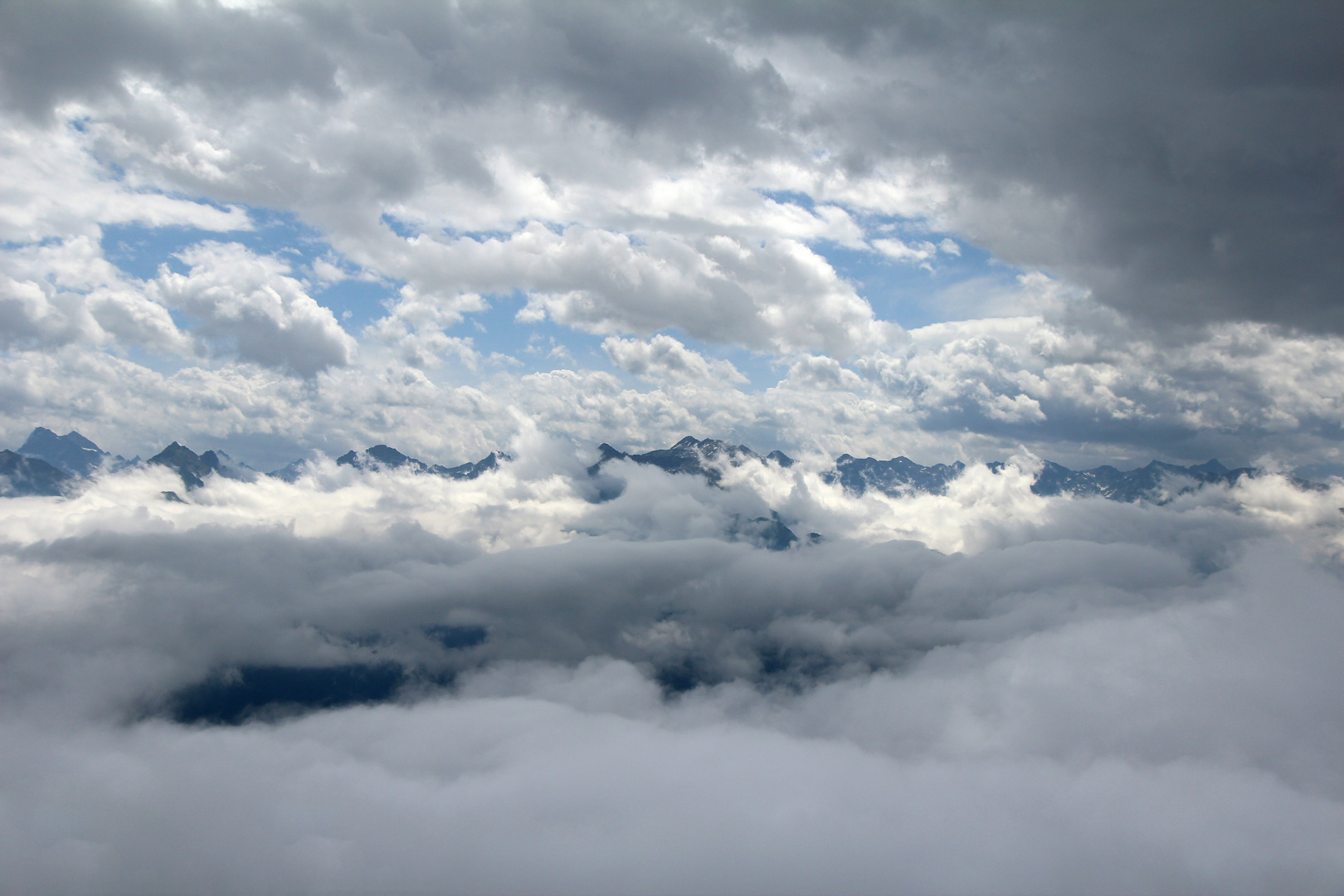 Zwischen den Wolken