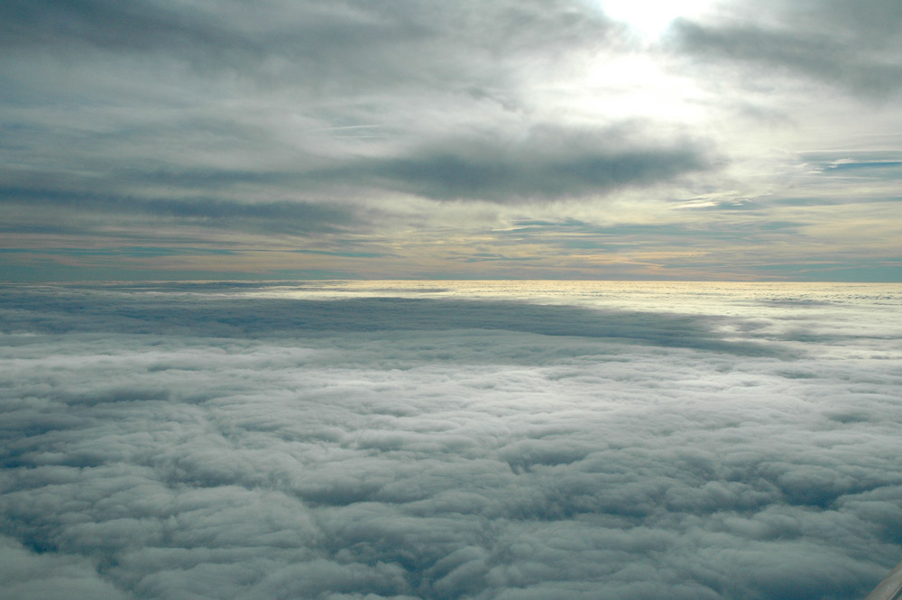 zwischen den wolken