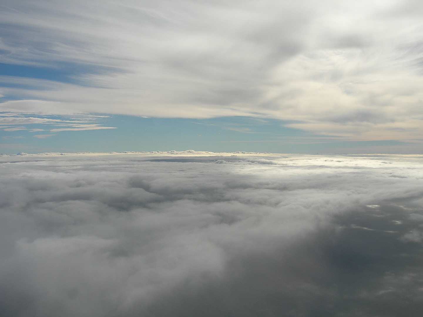 zwischen den Wolken