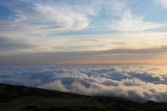 Zwischen den Wolken