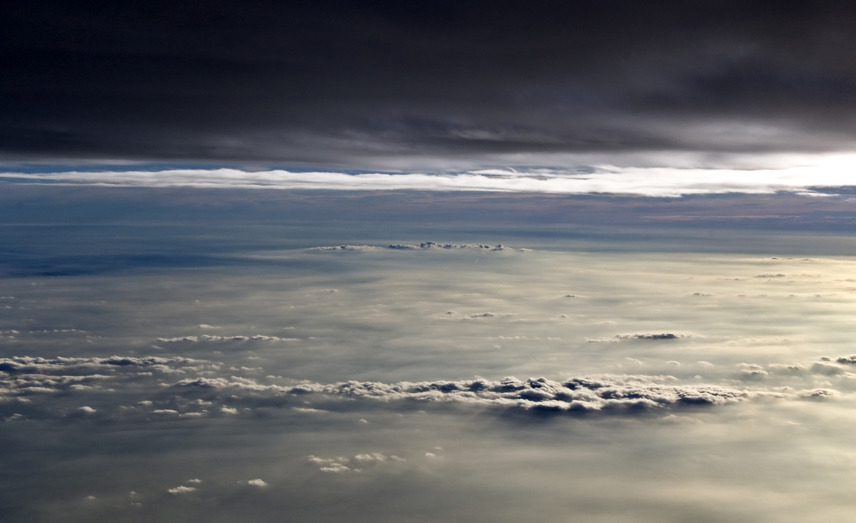 Zwischen den Wolken