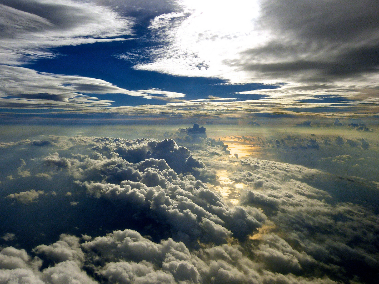 Zwischen den Wolken