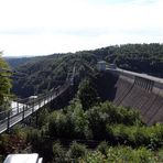 Zwischen Hängebrücke und Talsperre