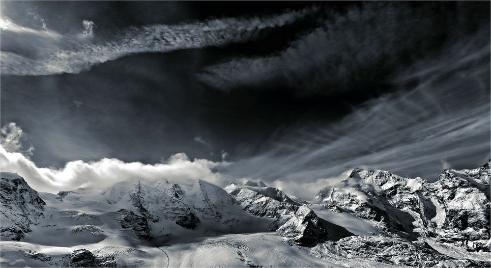 ZWISCHEN HIMMEL UND ERDE Foto & Bild | wolken, himmel, sw Bilder auf
