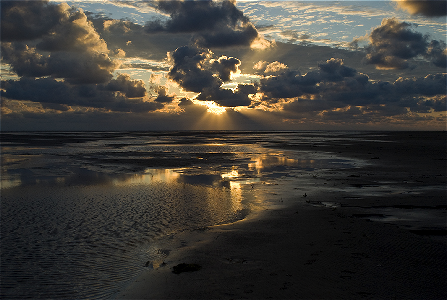 ZWISCHEN Himmel und Meer