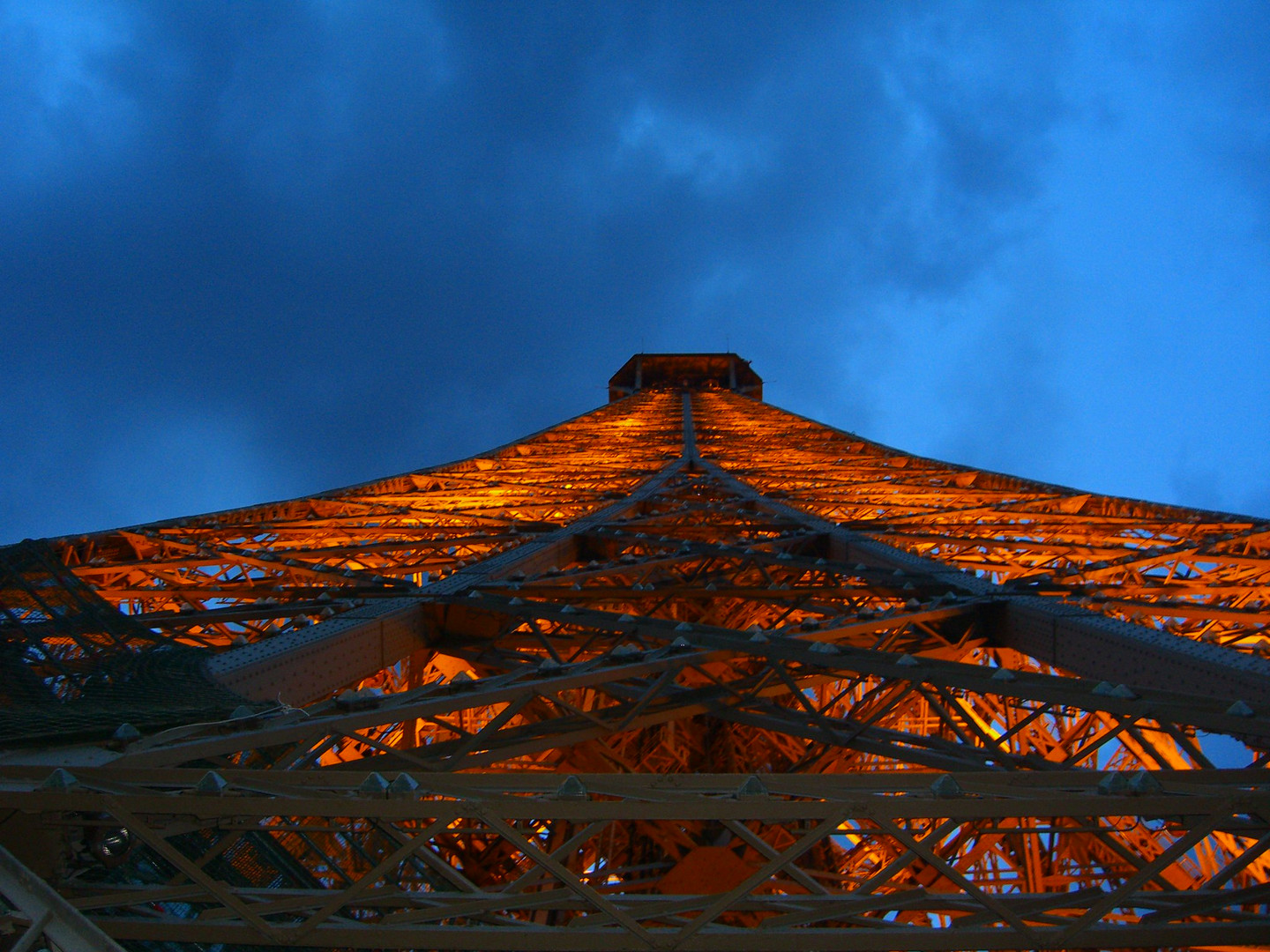 Zwischen Himmel und Turm