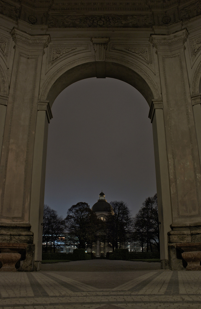 zwischen Hofgarten und Staatskanzlei