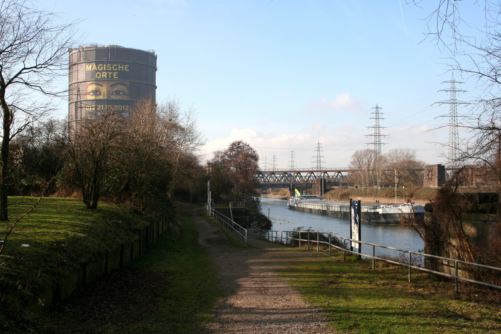 zwischen Kanal und Gasometer