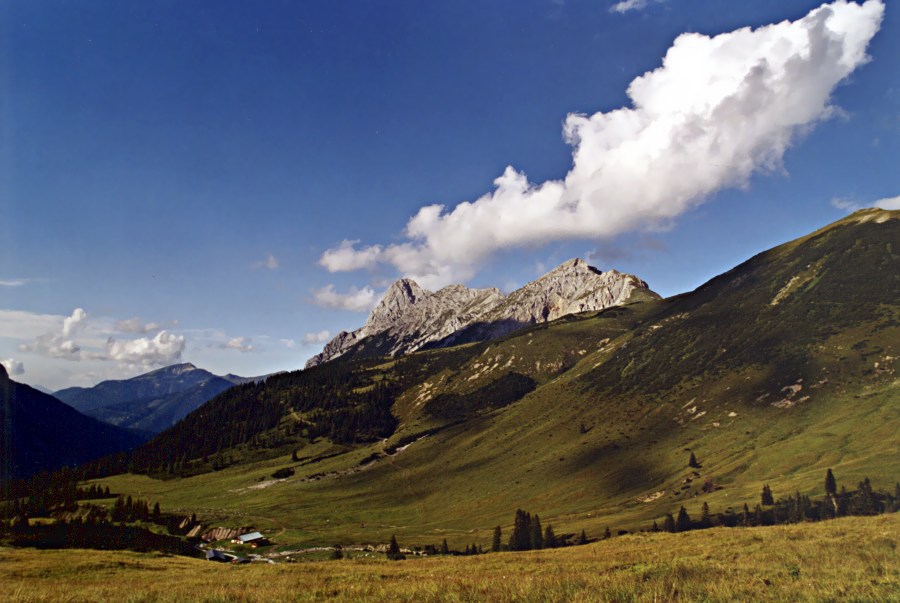 Zwischen Karwendel und Karfreitag, da wo da Radlweg nach Hintergscherd-Indien abbiagt (1)