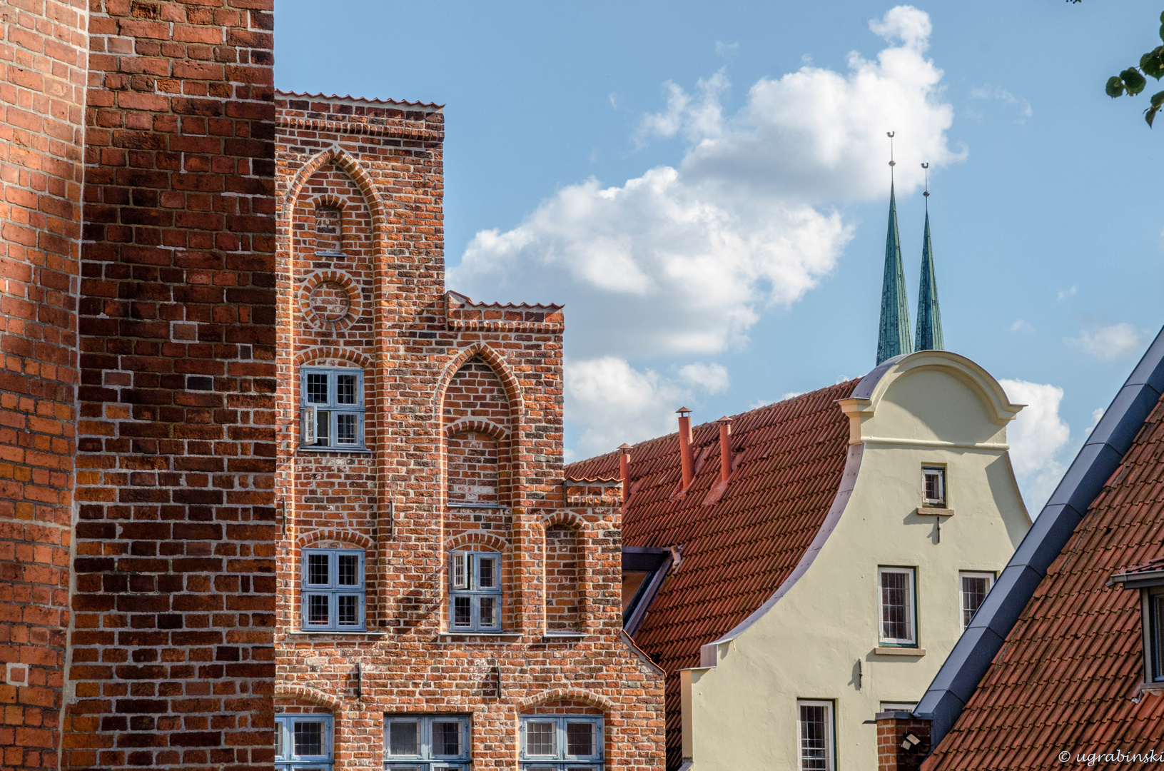 Zwischen Kirche und Haus