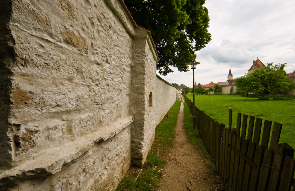 Zwischen Mauern