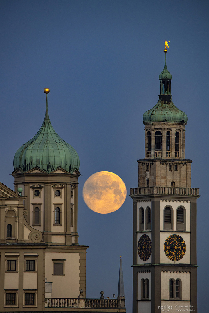 Zwischen Rathaus und Perlachturm