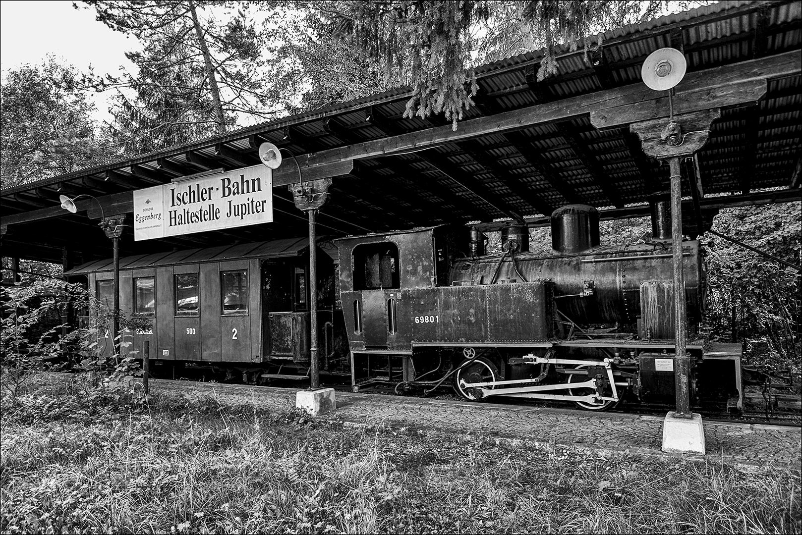 zwischen Salzburg und Bad Ischl, fährt.... Foto & Bild salzkammergut
