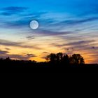 Zwischen Sonnenuntergang und Vollmond