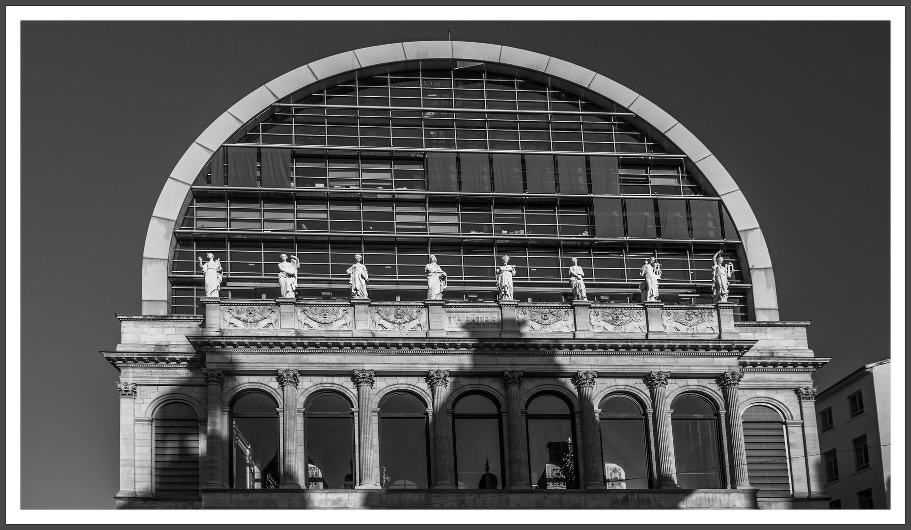 Zwischen Tradition und Moderne    - Opéra National de Lyon (1. Versuch)