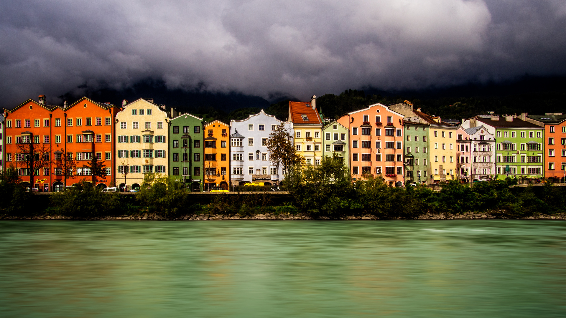 Zwischen Wolken und Fluss