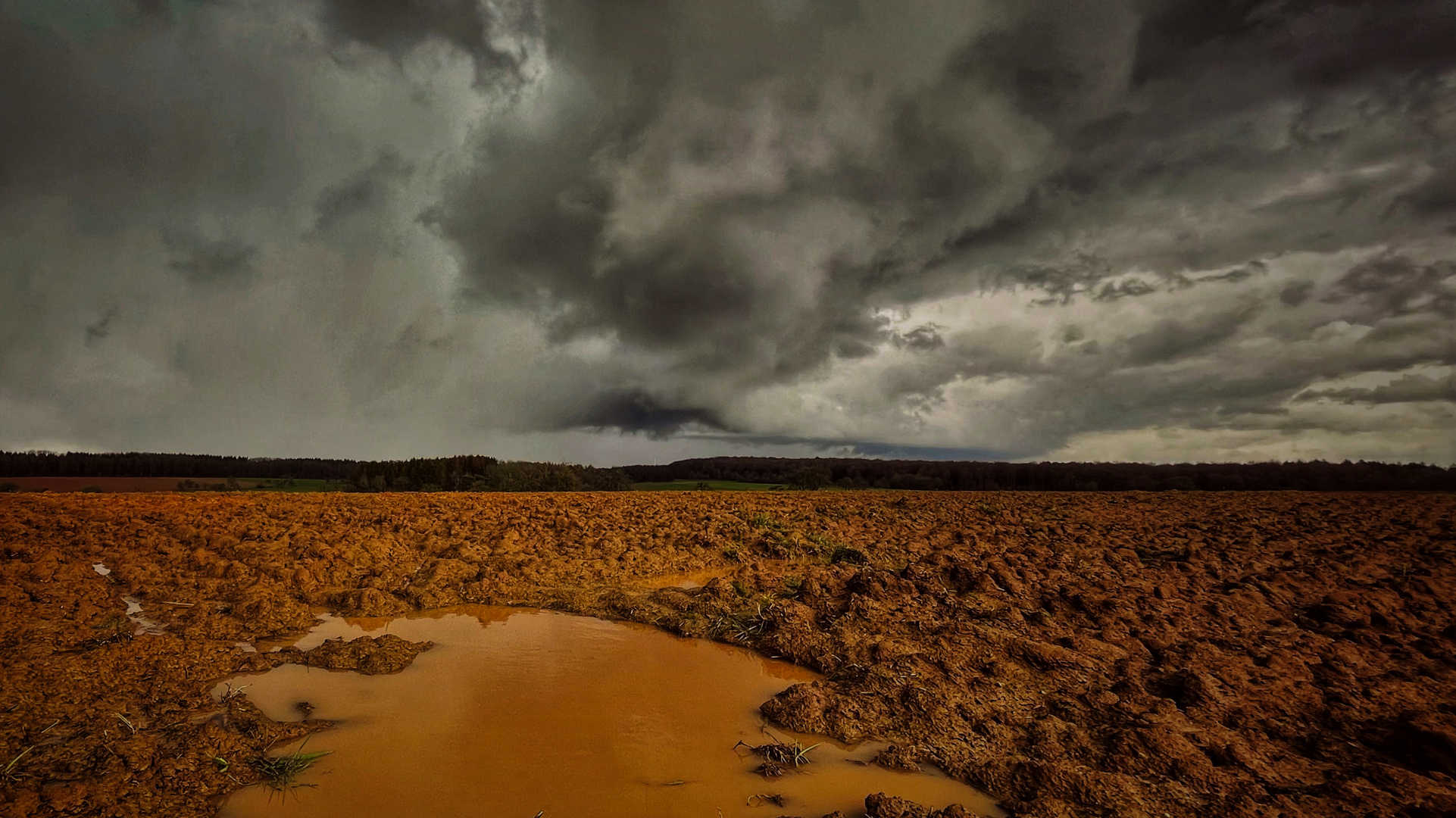 Zwischen Wolkenbrüchen.