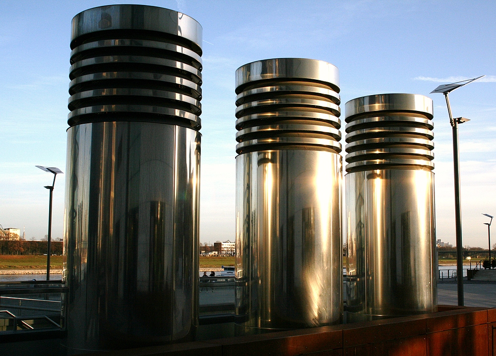 Zylinder im Rheinauhafen in Köln (1)(29.11.2011)